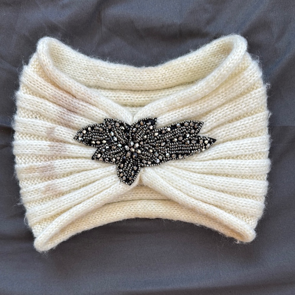 Elegant White Knitted Headband with Black Beaded Accent